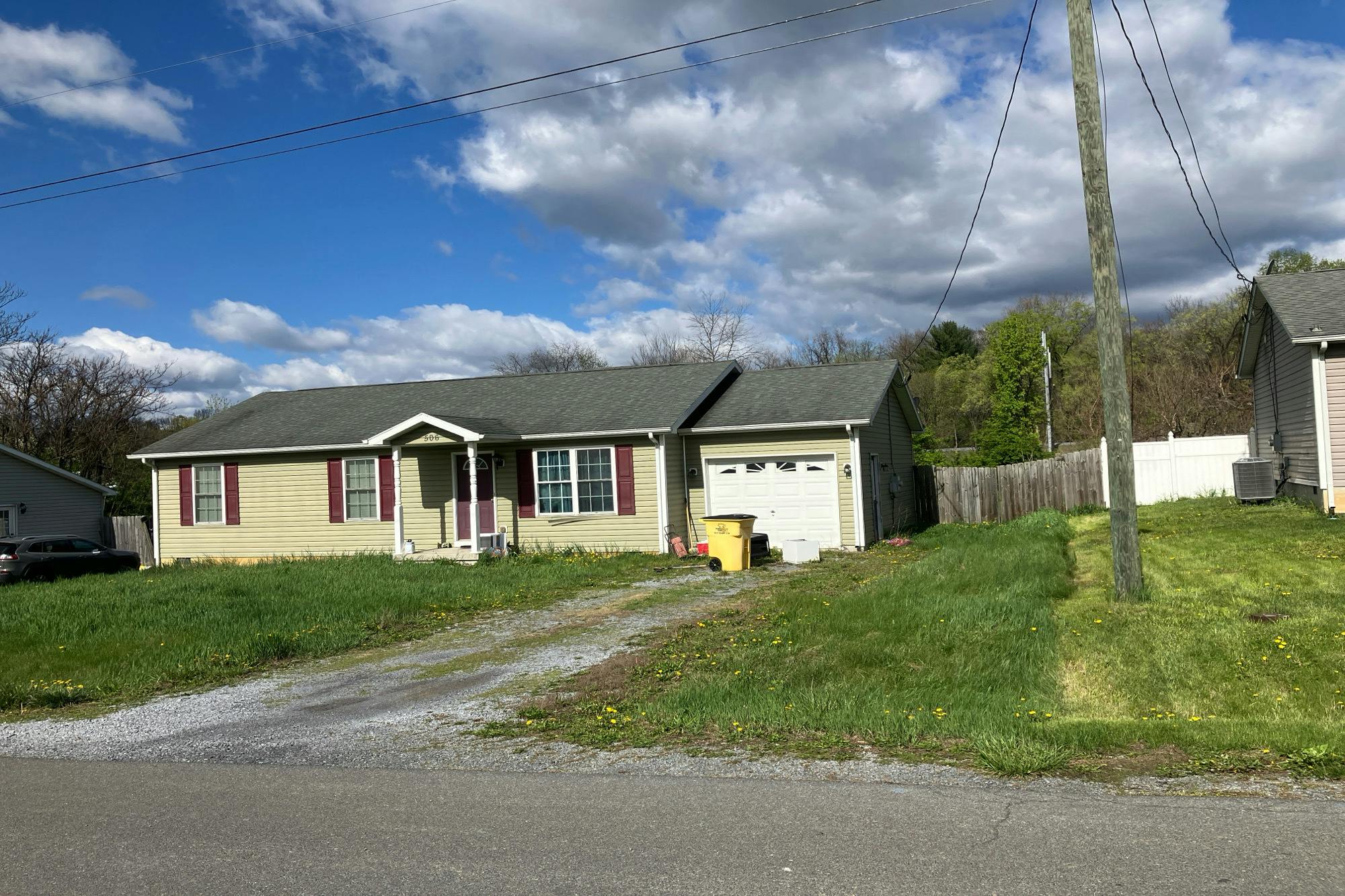Wendover Dr, Bunker Hill, WV 25413