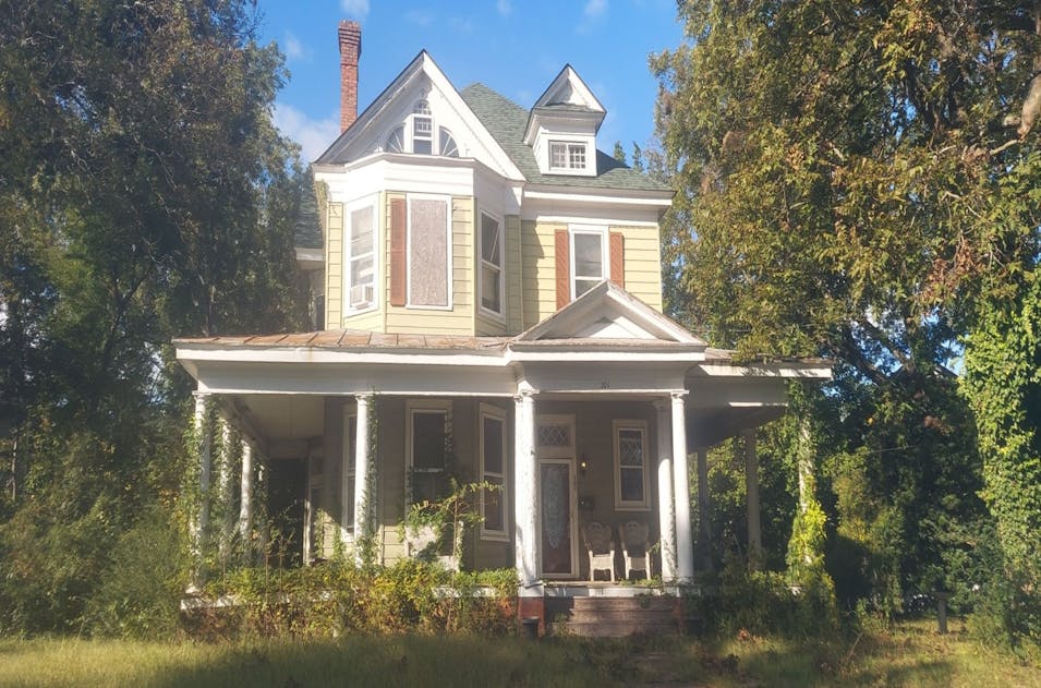 201 Cedar St Suffolk, VA 23434, Suffolk City County