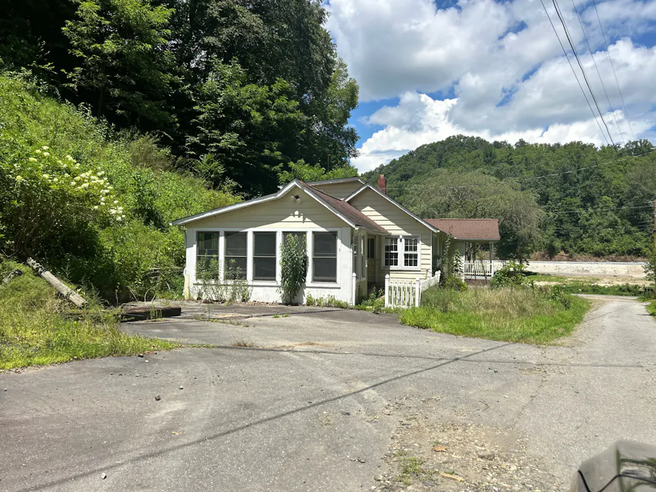 34 Hopson Hollow Green Mountain, NC 28740, Yancey County