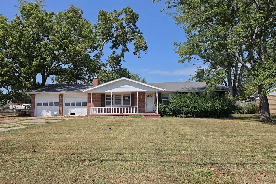 104 W Highland Ave Nevada, MO 64772, Vernon County