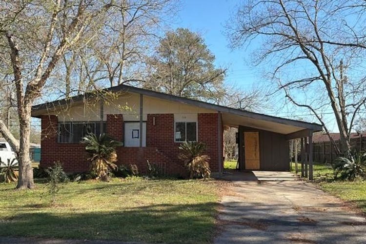 516 Charles St Baker, LA 70714, East Baton Rouge County