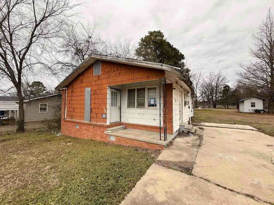 405 E 4th Street Rector, AR 72461, Clay County