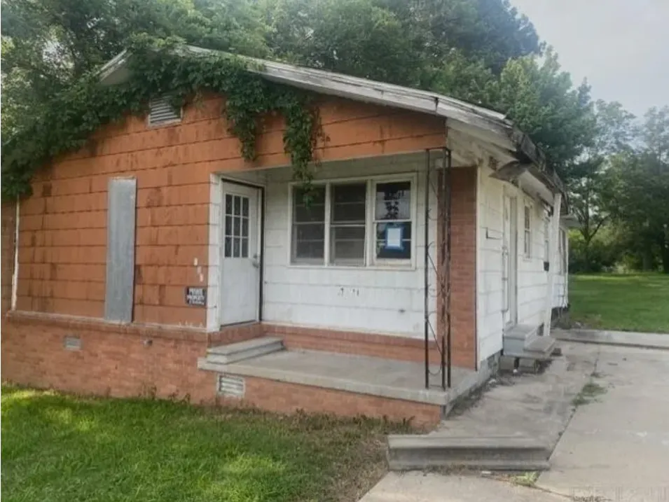 405 E 4th Street Rector, AR 72461, Clay County