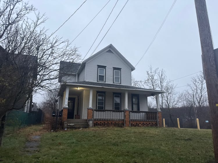 64 Diamond Ave Barberton, OH 44203, Summit County