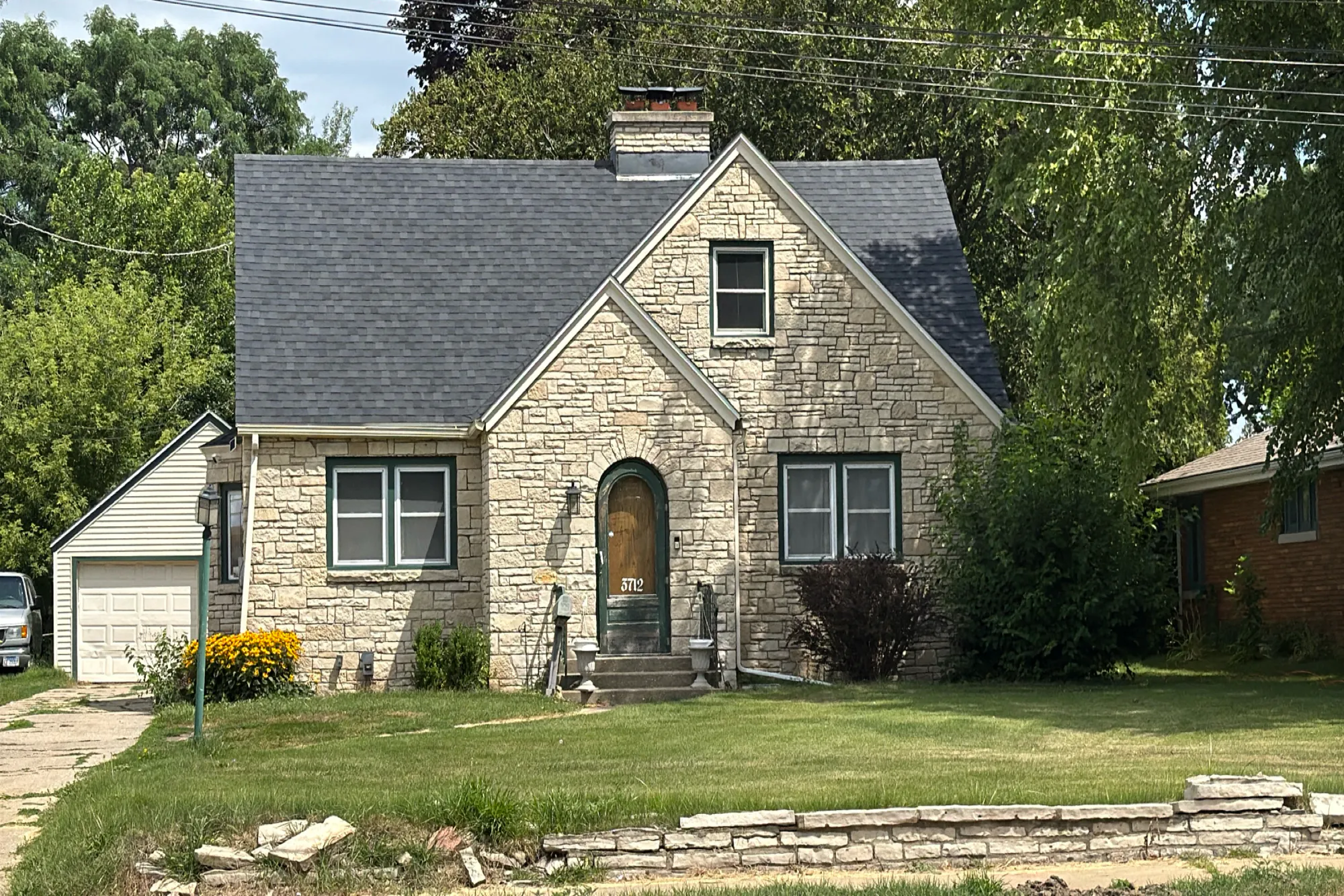 Broadway , Rockford, IL 61108