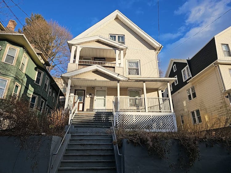 394 Willow St Waterbury, CT 06710, New Haven County