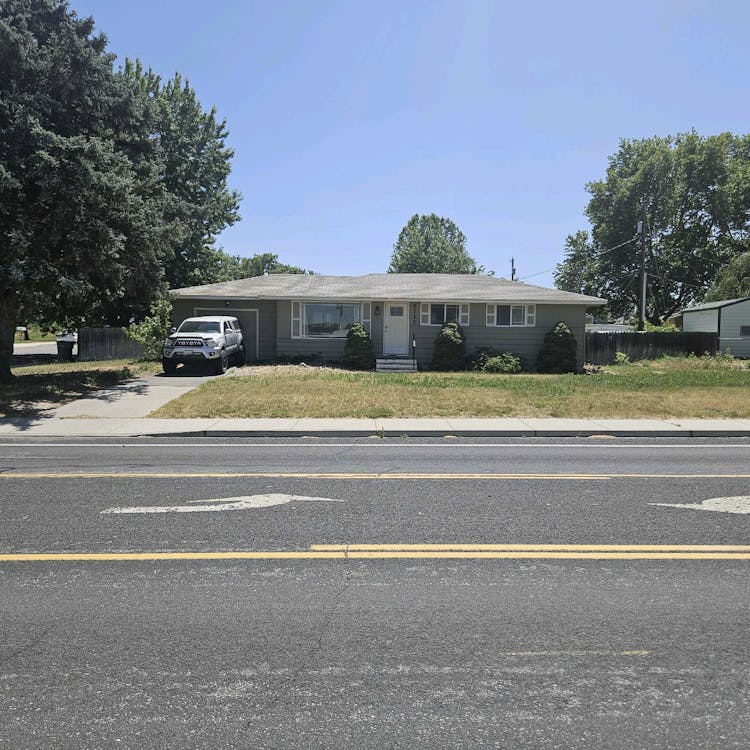 5715 W. Quinault Ave Kennewick, WA 99336, Benton County