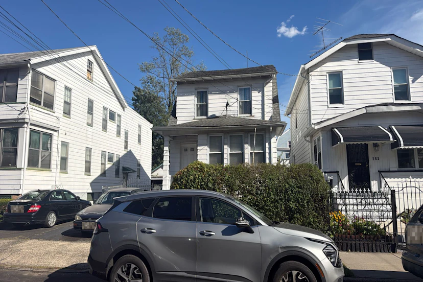 140 Isabella Ave
