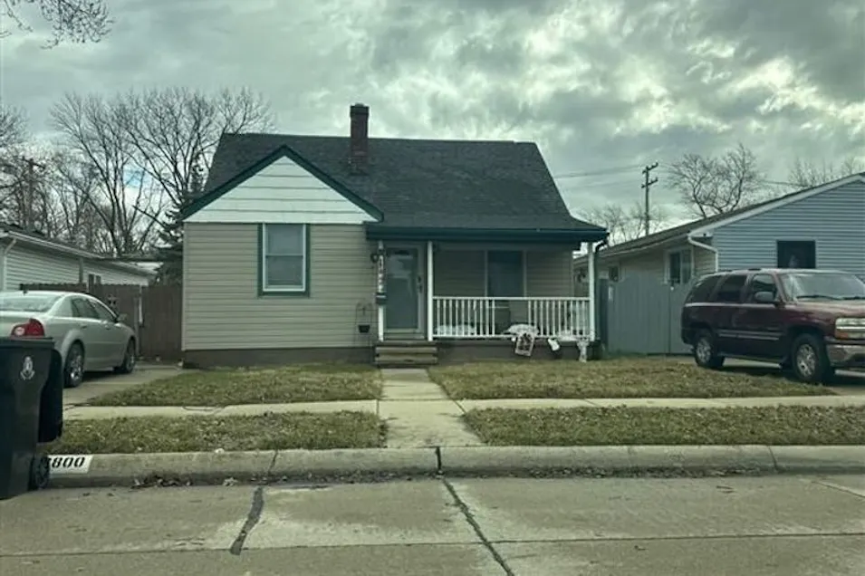 28800 Hillview St Roseville, MI 48066, Macomb County