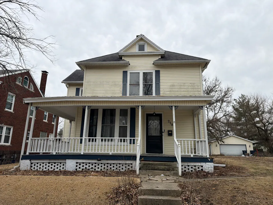 218 East Washington Street Paris, IL 61944, Edgar County