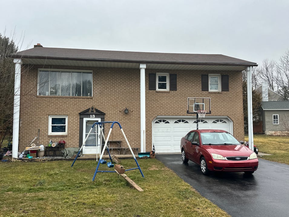 13 Kevin Dr York, PA 17408, York County