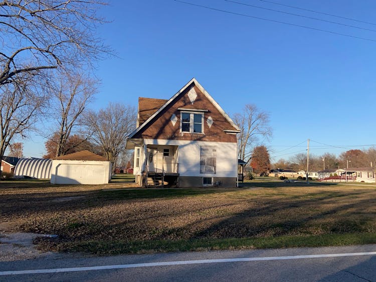 607 W Deck St New Douglas, IL 62074, Madison County