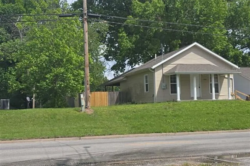 626 S Saint Louis St Sparta, IL 62286, Randolph County