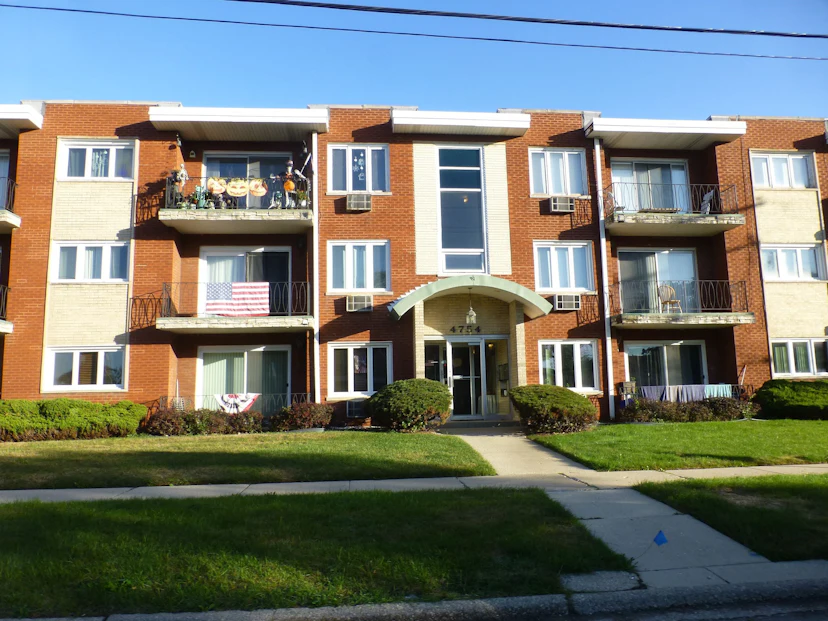 4750 W 101st St Unit 3c