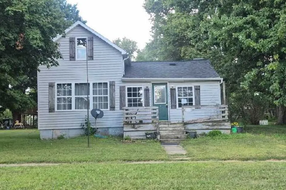 328 S. Street W Sheffield, IL 61361, Bureau County