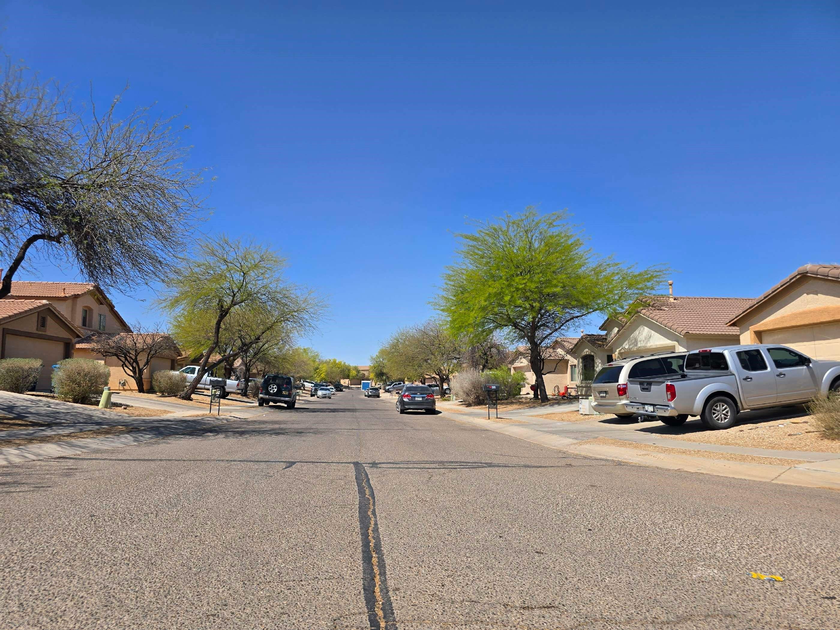 Oakbank Dr, Tucson, AZ 85757