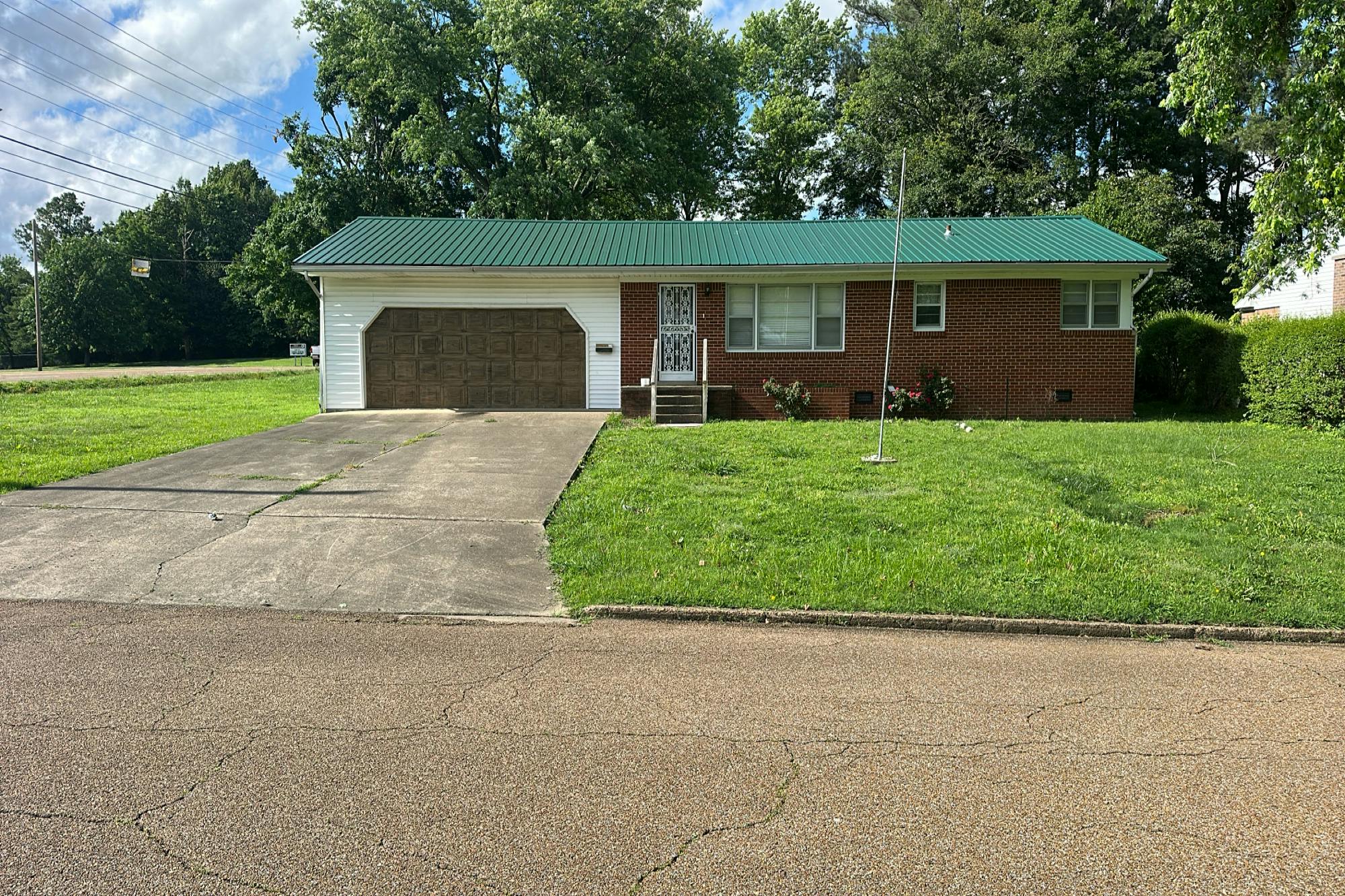 Mathews St, Union City, TN 38261