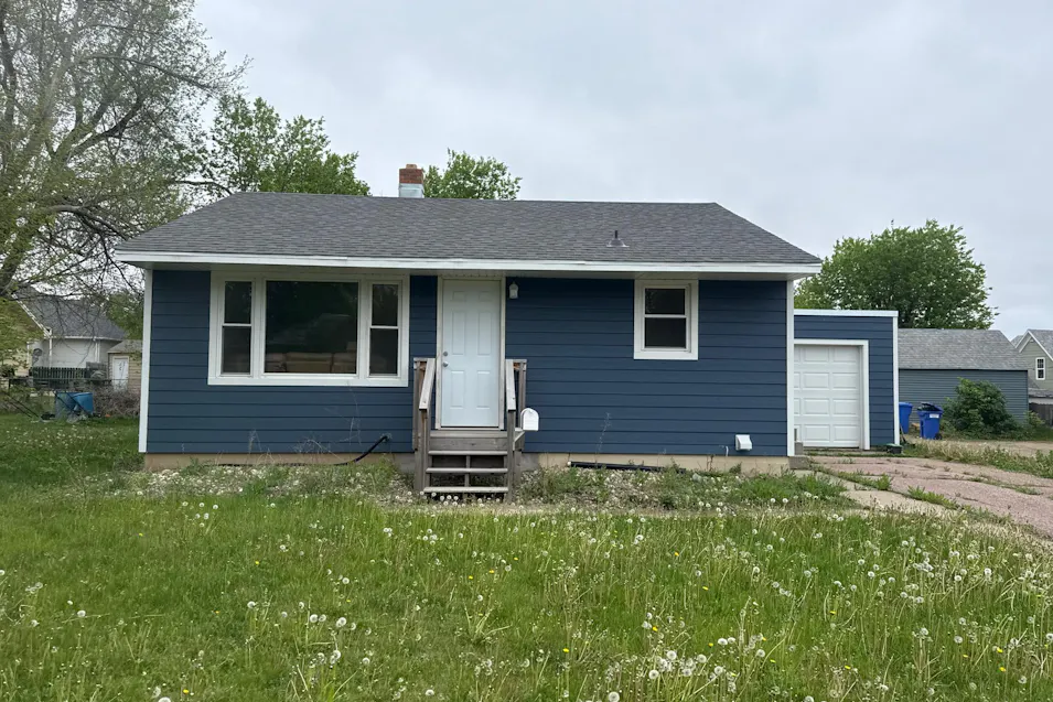 314 N Union Ave Madison, SD 57042, Lake County