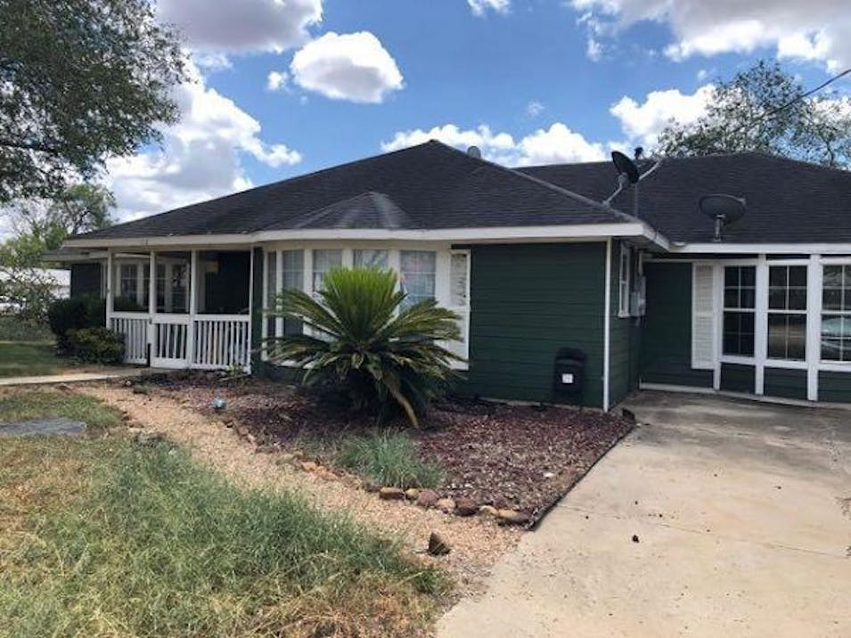 1112 Palm St Jourdanton, TX 78026, Atascosa County