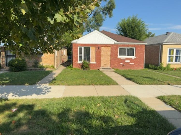 10235 S Oglesby Ave Chicago, IL 60617, Cook County