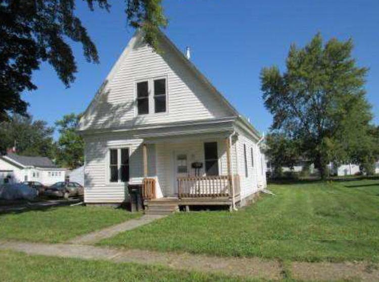 204 W Walnut St Pierceton, IN 46562, Kosciusko County