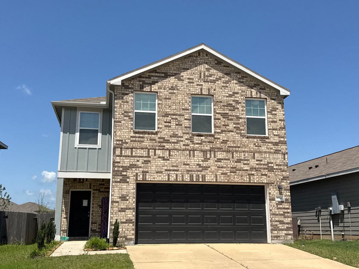 654 AMESBURY Rd