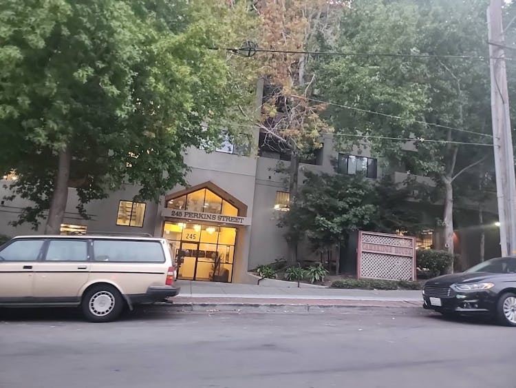 245 Perkins Street Apt 33 Oakland, CA 94610, Alameda County