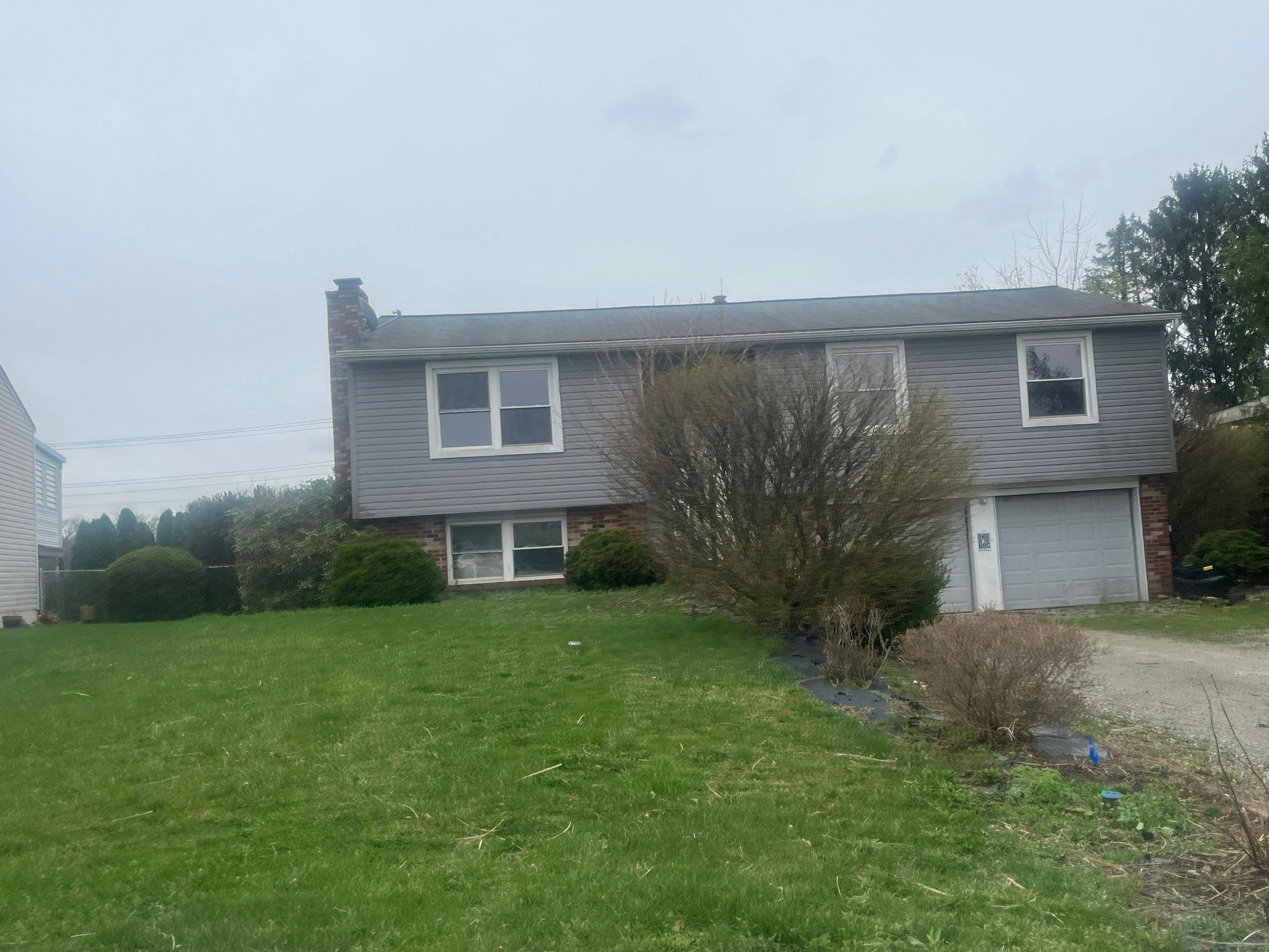 Piney Bluff Dr, South Park, PA 15129