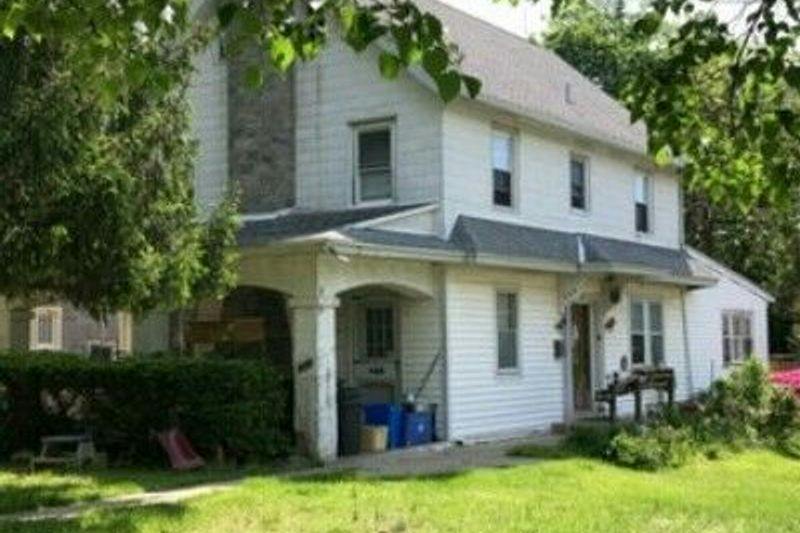Greenleaf Cir, Kalamazoo, MI 49008