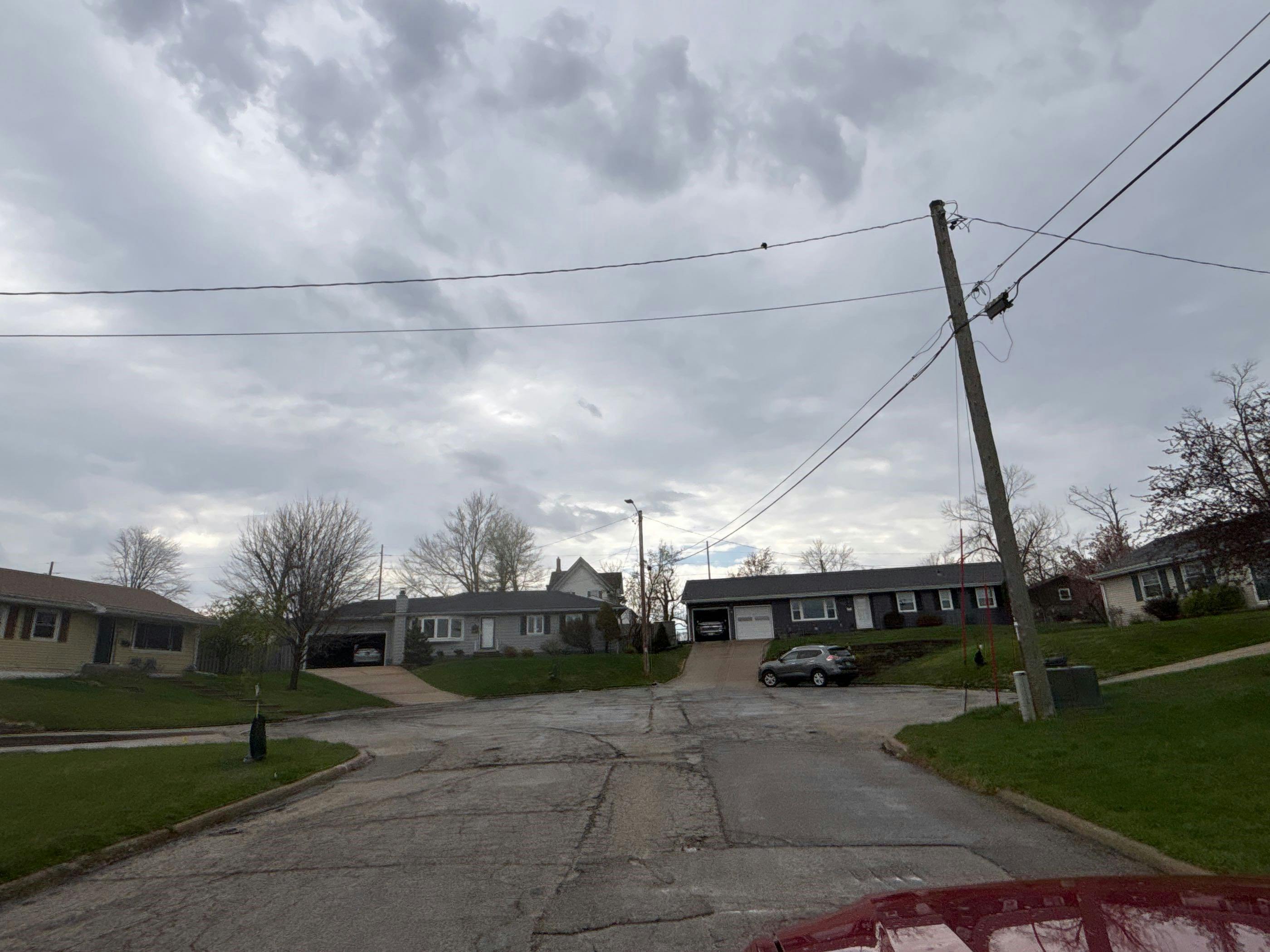 Grant Wood Dr, Cedar Rapids, IA 52403