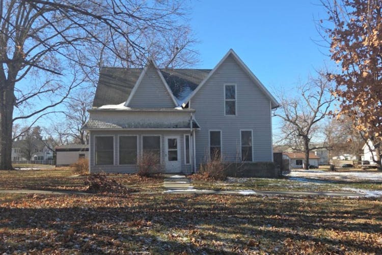 208 S 3rd St Hopkins, MO 64461, Nodaway County