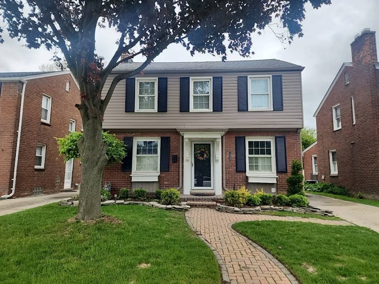 1882 Country Club Dr Grosse Pointe Woods, MI 48236, Wayne County