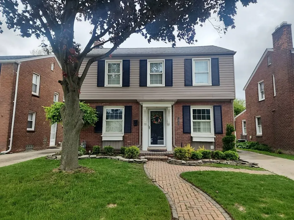 1882 Country Club Dr Grosse Pointe Woods, MI 48236-1602, Wayne County