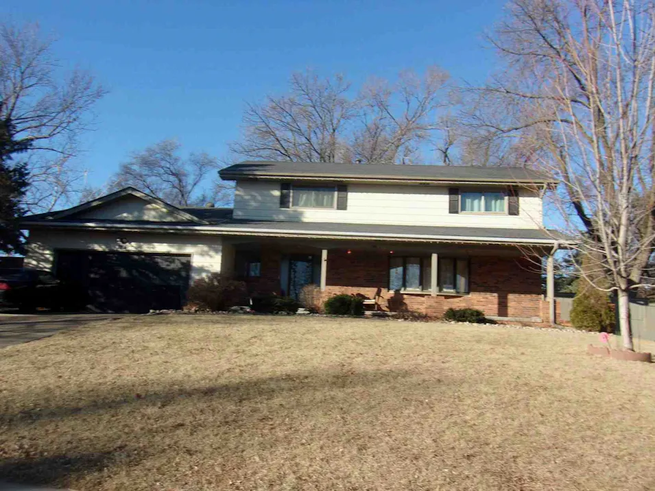 8814 Raven Oaks Dr Omaha, NE 68152, Douglas County