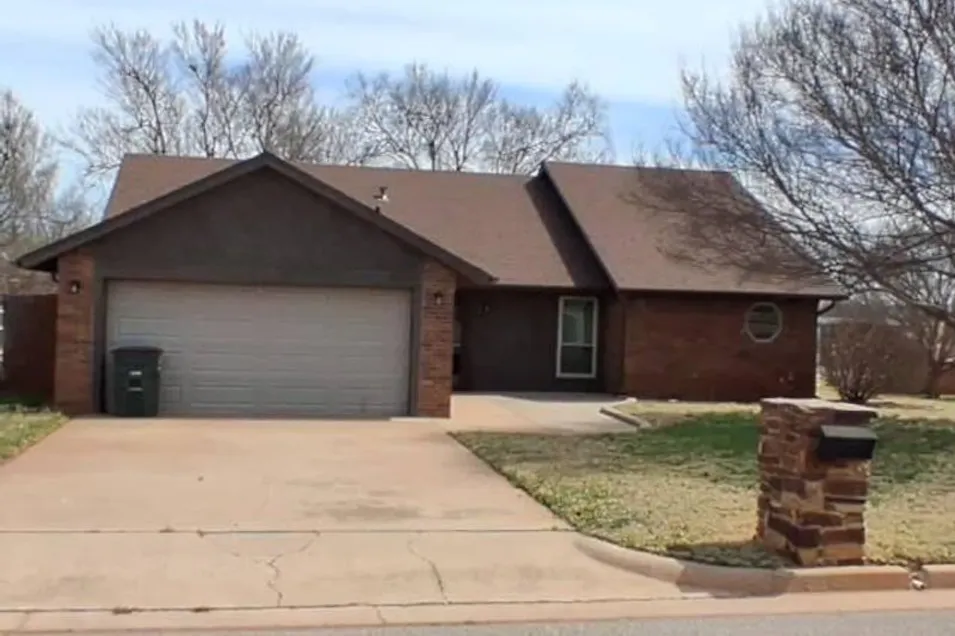 9 Easy Street Clinton, OK 73601, Custer County