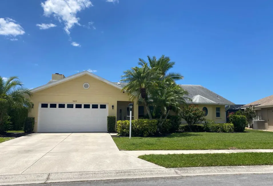 5833 Carriage Dr Sarasota, FL 34243, Manatee County