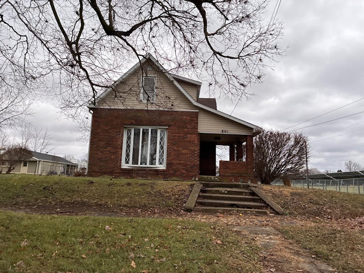 801 N 16th St Elwood, IN 46036, Madison County