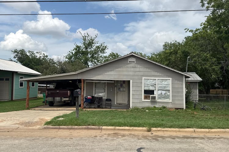 602 South 6th Street Stockdale, TX 78160, Wilson County