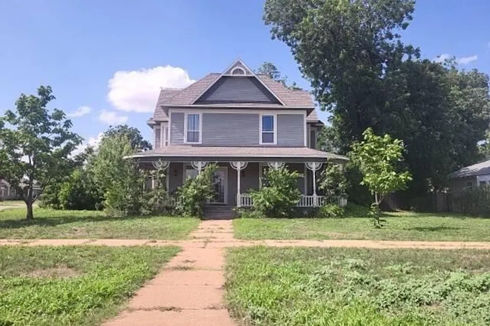 703 E Commerce St Altus, OK 73521, Jackson County