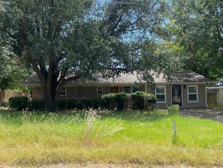 200 Jackson St Nocona, TX 76255, Montague County