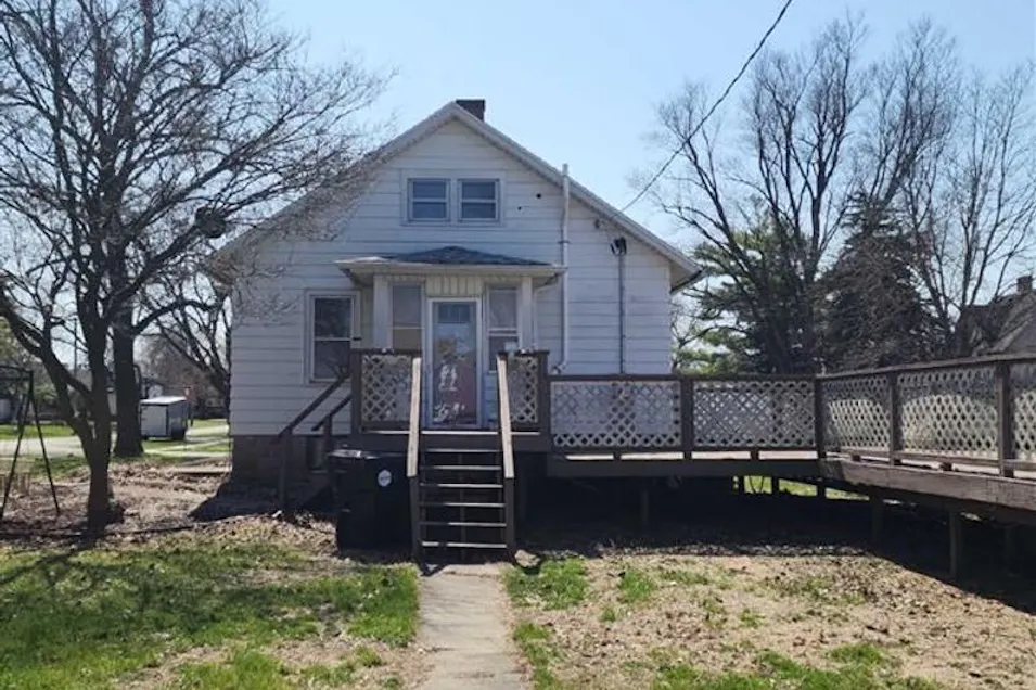 100 West Charles Street McLean, IL 61754, McLean County