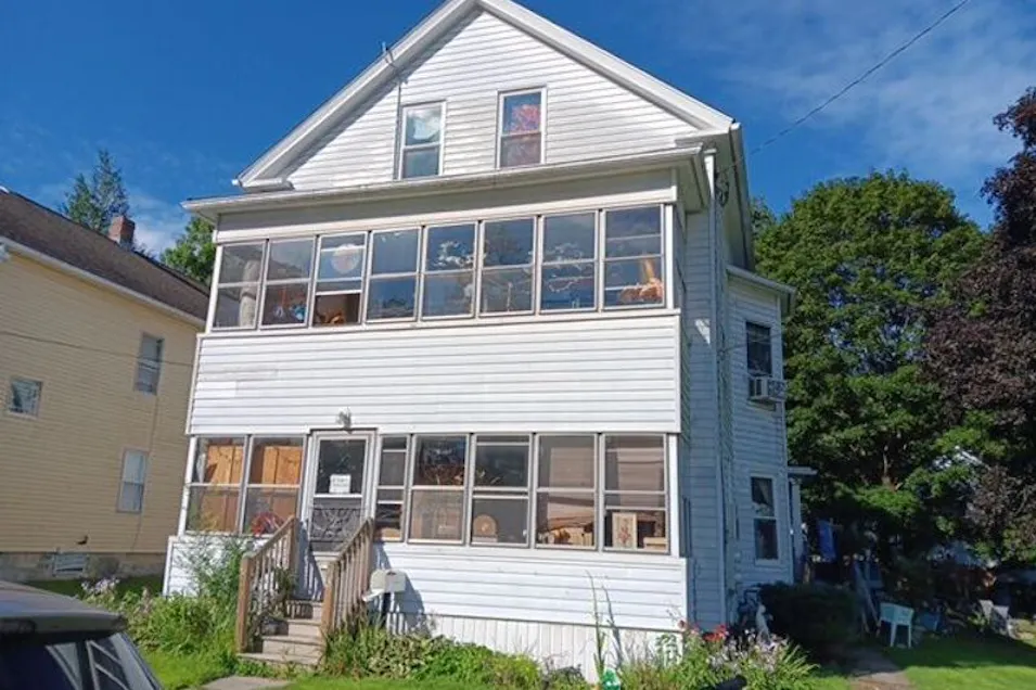 64 Myrtle Avenue Webster, MA 01570, Worcester County
