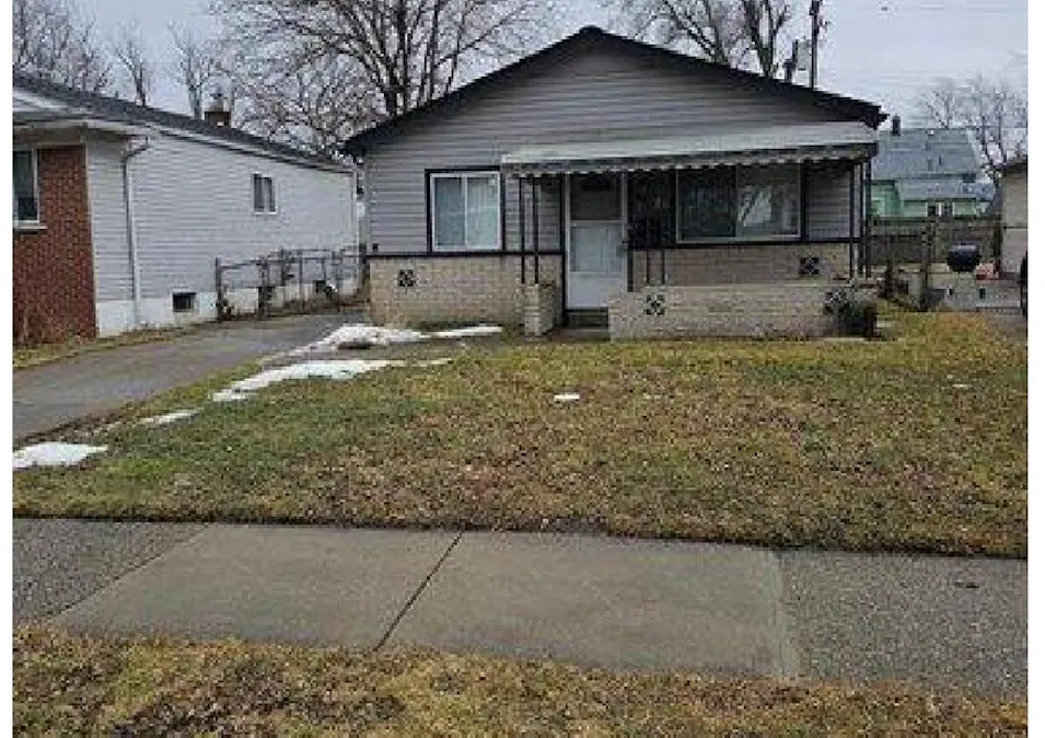 8210 Lozier Ave Warren, MI 48089, Macomb County