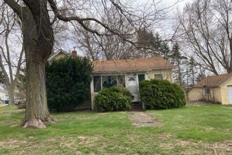 Pleasant St, Amboy, IL 61310