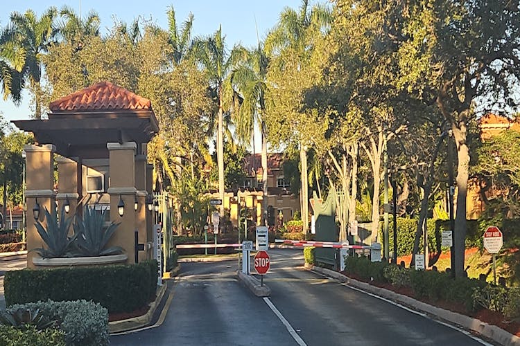 5016 S Harbor Isles Dr Ft Lauderdale, FL 33312, Broward County