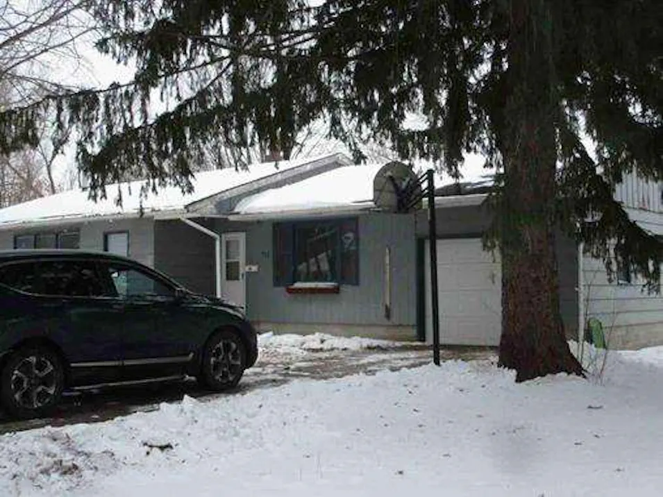 311 NW 3rd St Pocahontas, IA 50574, Pocahontas County