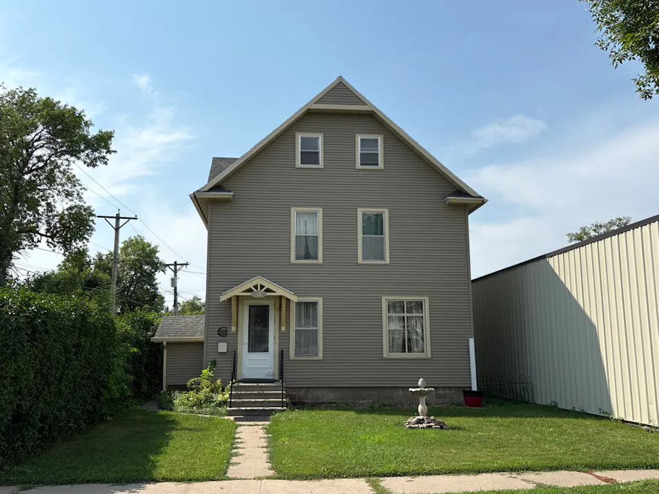 12 5th Ave NE Aberdeen, SD 57401, Brown County