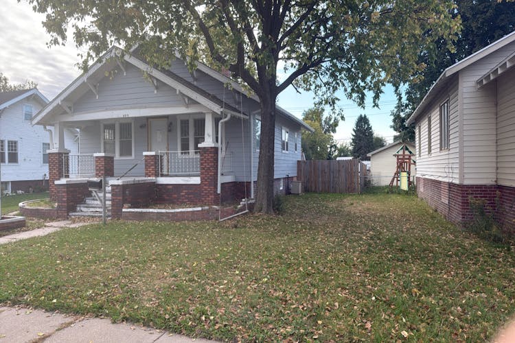 609 E 8th St Cozad, NE 69130, Dawson County