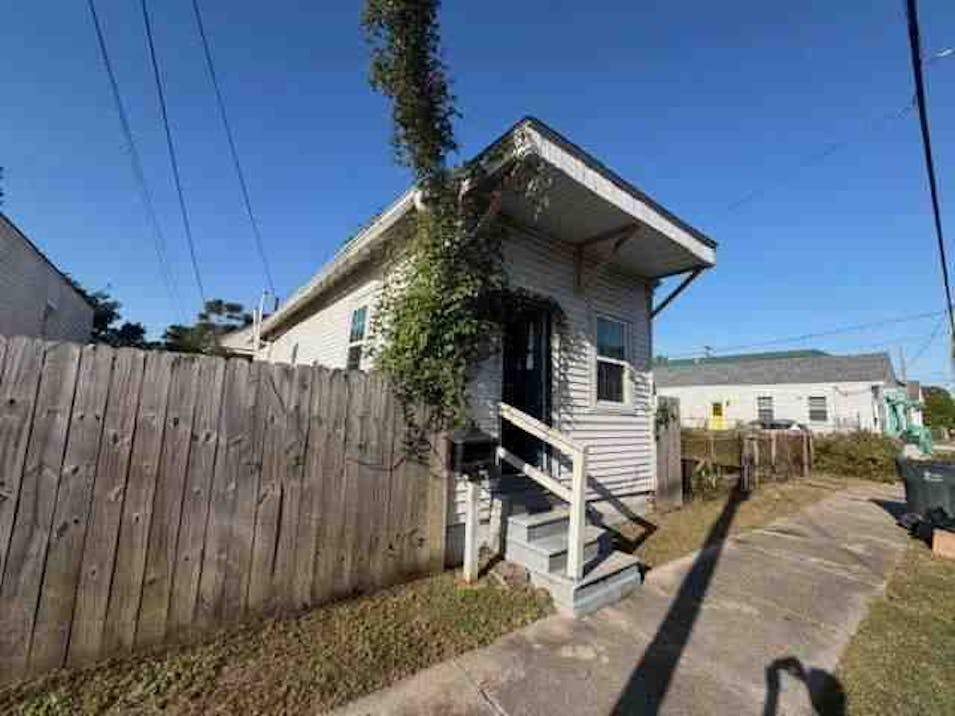 2122 2nd St New Orleans, LA 70113, Orleans County