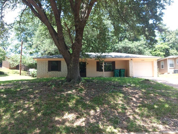 1207 E Neches St Palestine, TX 75801, Anderson County